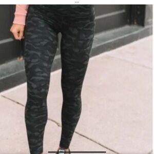 LuluLemon Camouflage Leggings Size 10